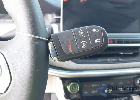 2023 Jeep Compass Latitude 4X4 z USA, uszkodzony, nr VIN 3C4NJDBN5PT524440